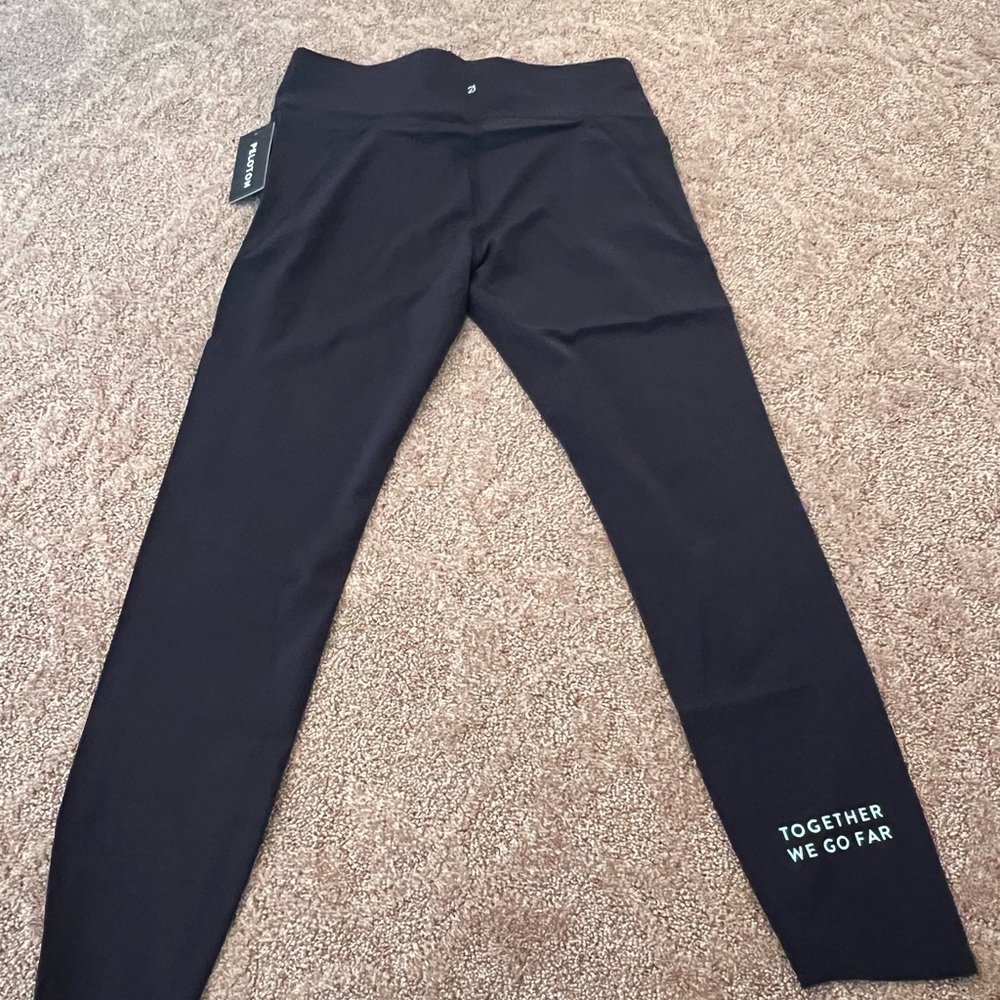Peloton XL NWT together we go far Leggings With pockets - Picture 12 of 17